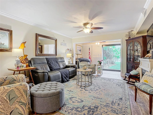 living area with light wood-style flooring, a ceiling fan, and crown molding