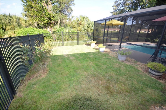 view of yard featuring a lanai and a fenced in pool