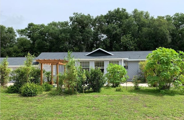 view of front of home with a front lawn