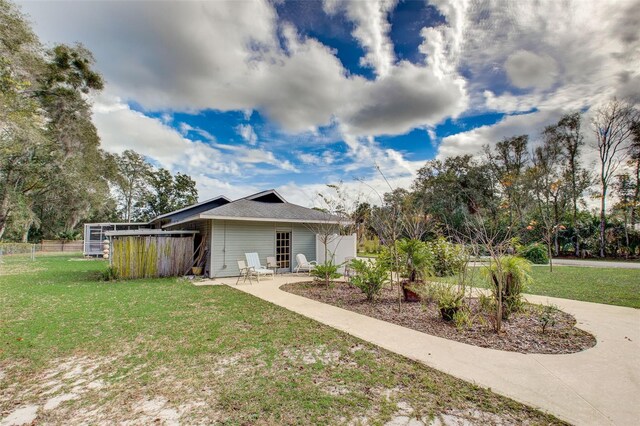 view of front of house featuring a front yard