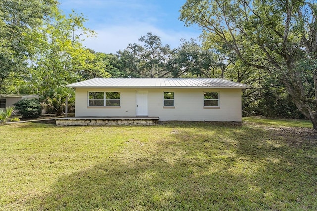 view of front of home with a front lawn