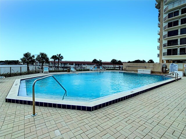 view of swimming pool