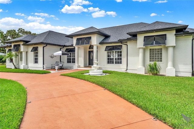 view of front of home with a front yard