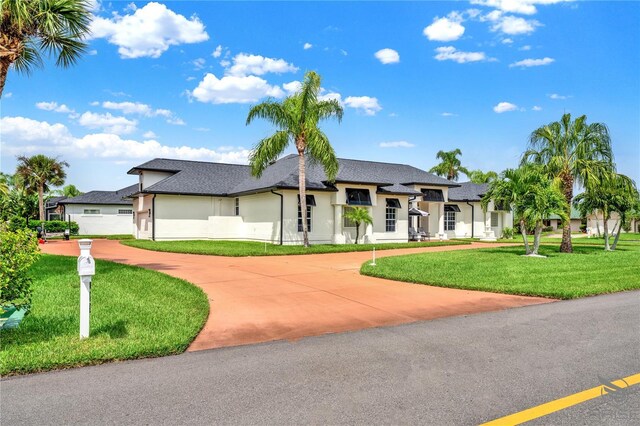 view of front of house featuring a front yard and a garage