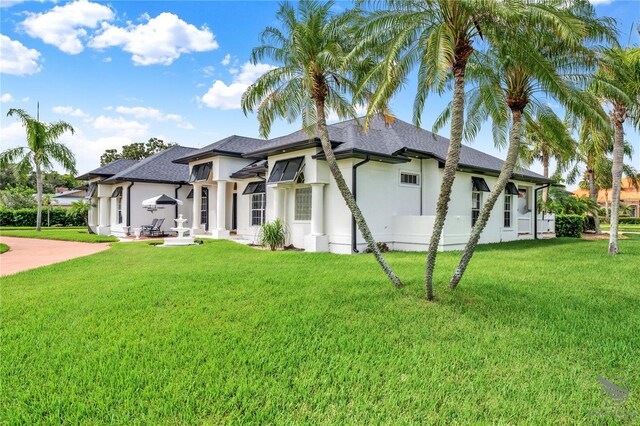 view of front of property with a front yard