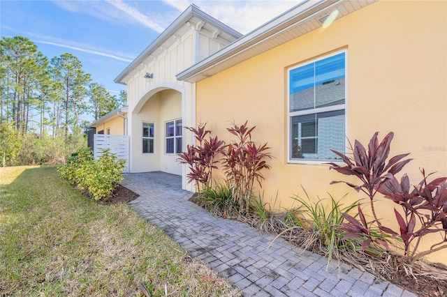 entrance to property featuring a yard