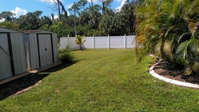 view of yard with a shed