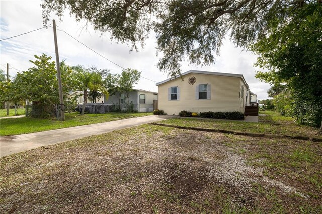 view of front of house with a front lawn