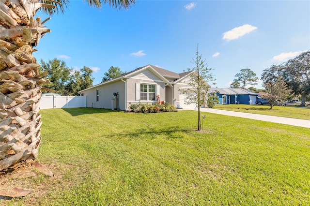 view of front of house featuring a front yard