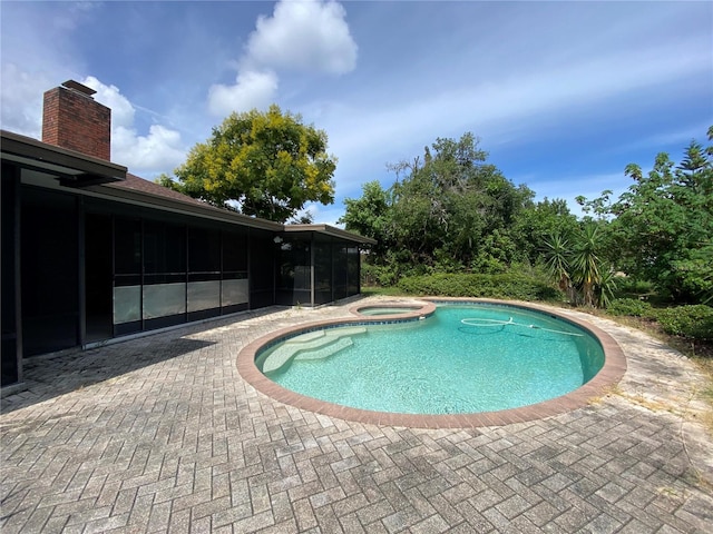 view of pool featuring an in ground hot tub and a patio area