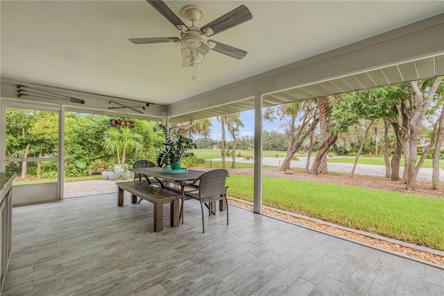 sunroom with ceiling fan