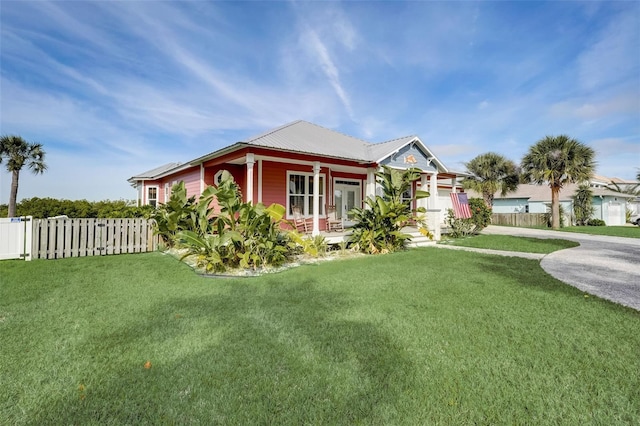 view of front of home featuring a porch and a front lawn