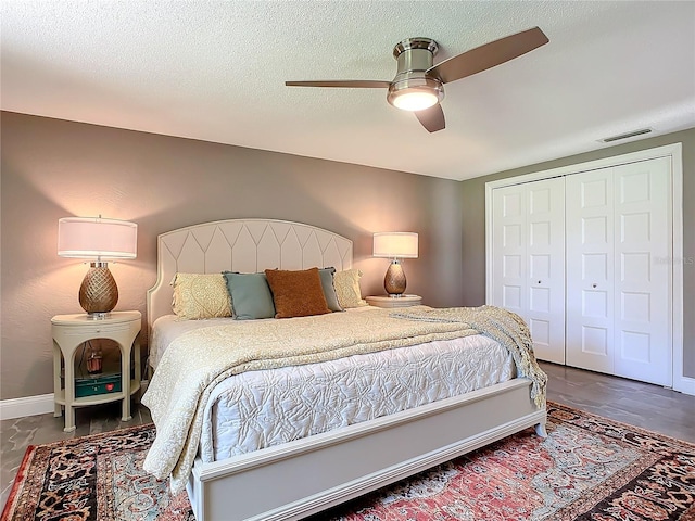 bedroom featuring ceiling fan and a closet