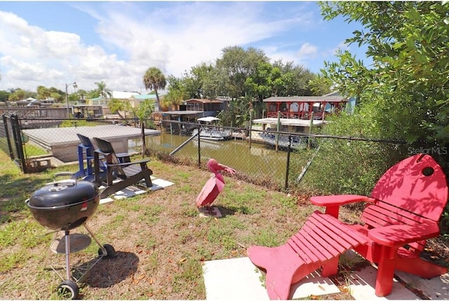 view of yard featuring a water view