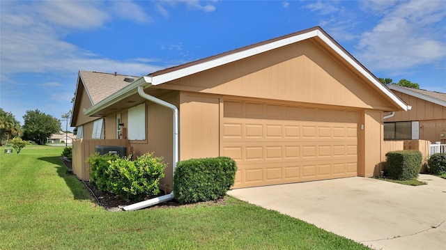 view of front of home with a front lawn