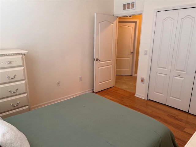 unfurnished bedroom featuring light hardwood / wood-style floors and a closet