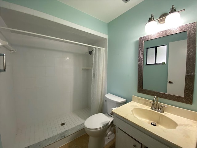 bathroom with a shower with curtain, vanity, and toilet