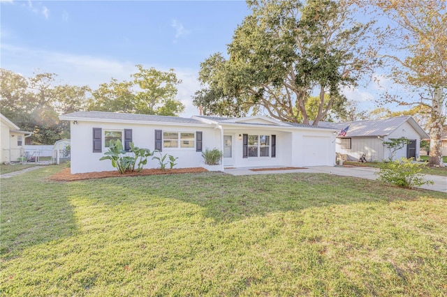 single story home featuring a front lawn