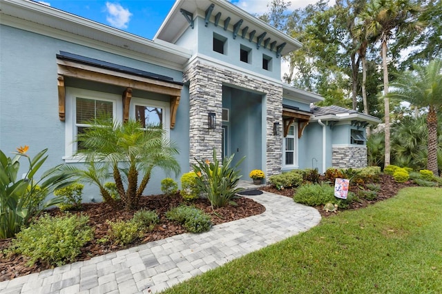 view of front of house with a front lawn