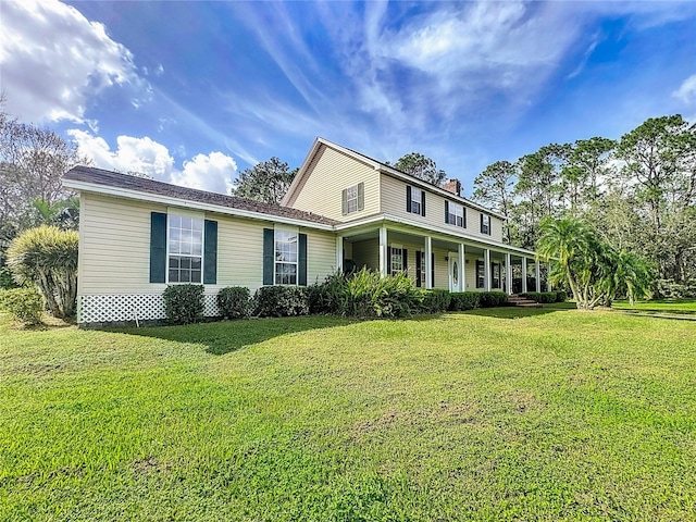 view of front facade with a front yard