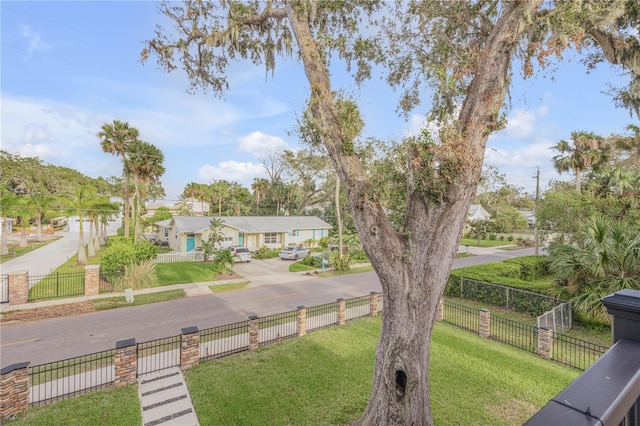 single story home featuring a front lawn