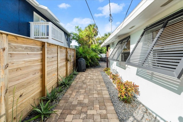 624 S Pine St, New Smyrna Beach, FL 32169 - view of property exterior with stucco siding