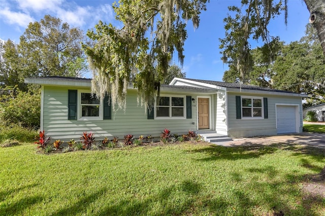 ranch-style home featuring a front lawn and a garage