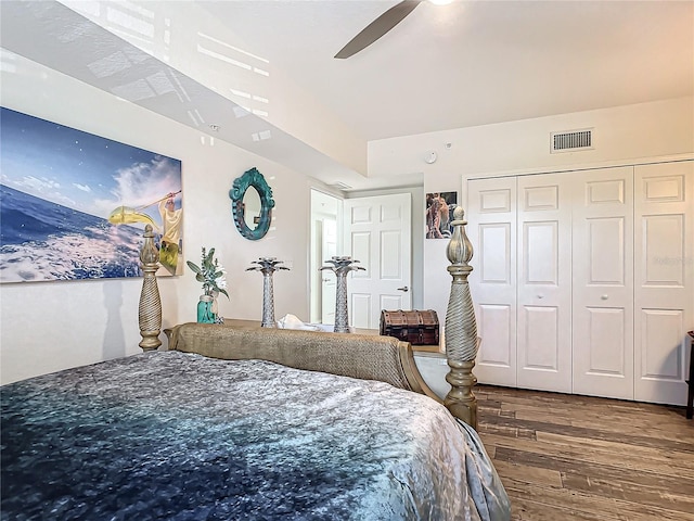 bedroom featuring hardwood / wood-style floors, ceiling fan, and a closet