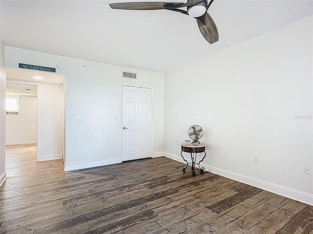 empty room featuring dark hardwood / wood-style floors and ceiling fan