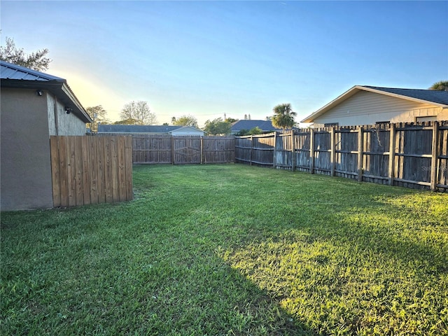 view of yard at dusk