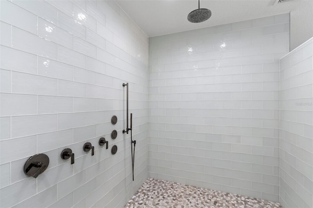 bathroom featuring tiled shower