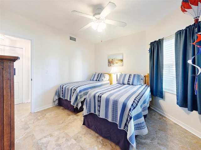 bedroom with ceiling fan