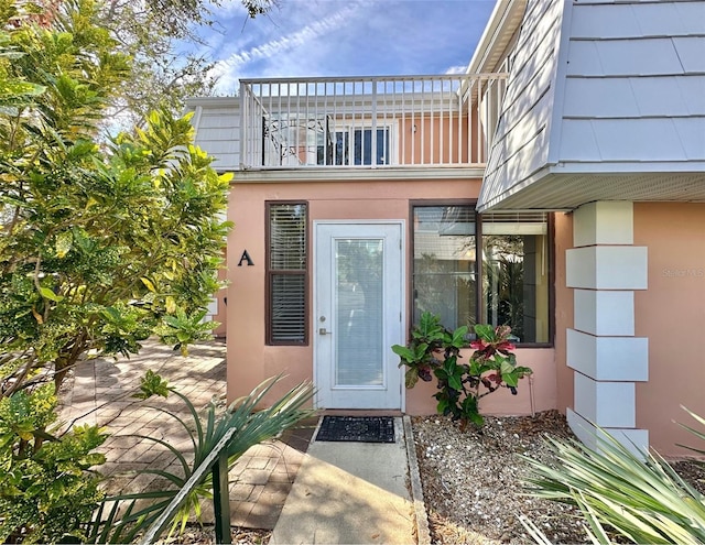 entrance to property featuring a balcony