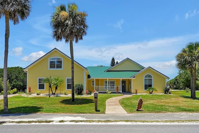 view of front facade featuring a porch and a front yard