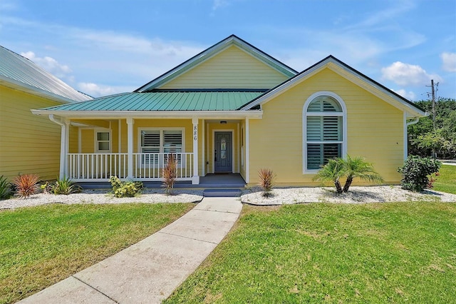 bungalow-style house featuring covered porch and a front yard