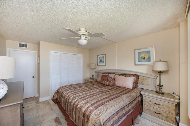 bedroom featuring a textured ceiling, a closet, and ceiling fan