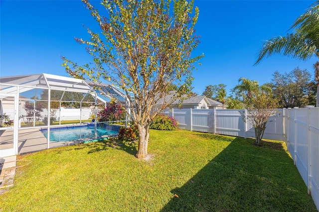 view of yard featuring a fenced in pool and a lanai