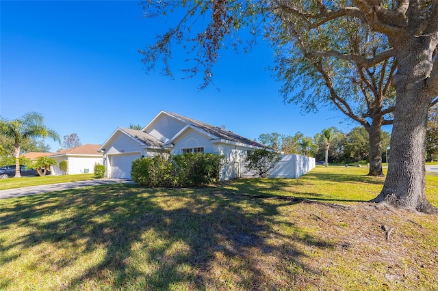 view of front facade with a garage and a front yard