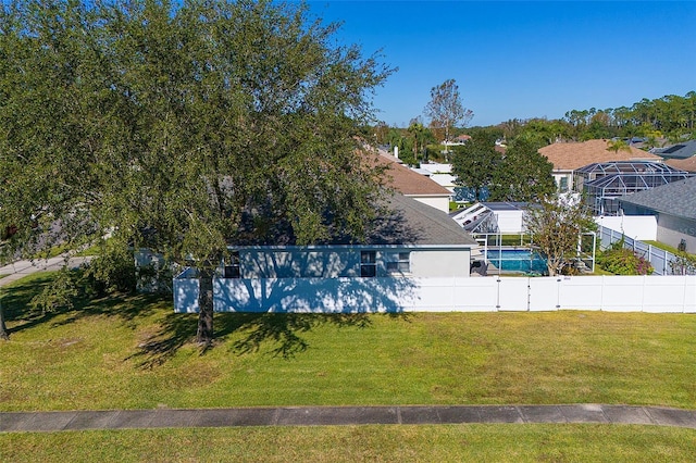 view of front facade featuring a front lawn