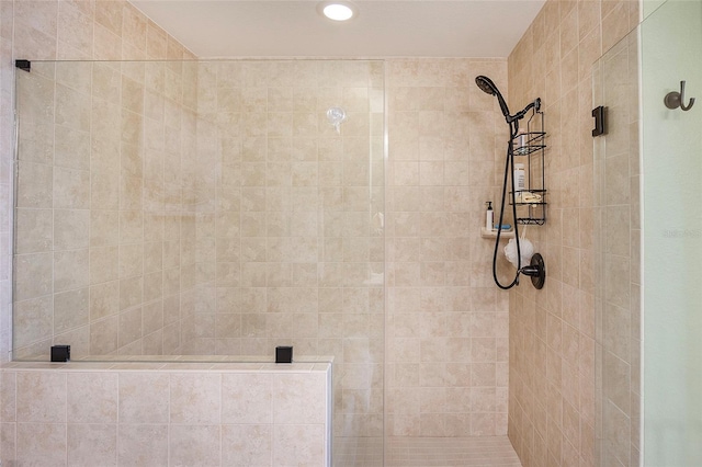 bathroom featuring tiled shower