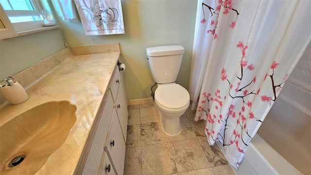 full bathroom featuring shower / bath combo with shower curtain, vanity, and toilet