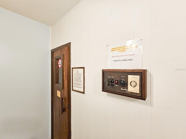 3606 S Peninsula Dr Unit 404, Port Orange, FL 32127 - detailed view of a textured ceiling and a decorative wall