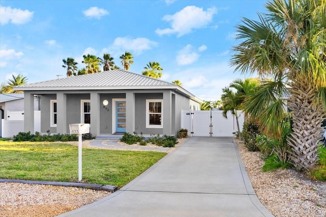 view of front of house featuring a front yard