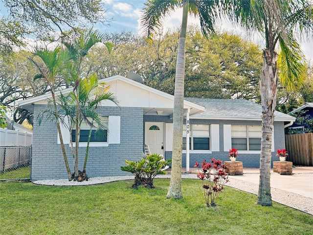 view of front facade with a front yard