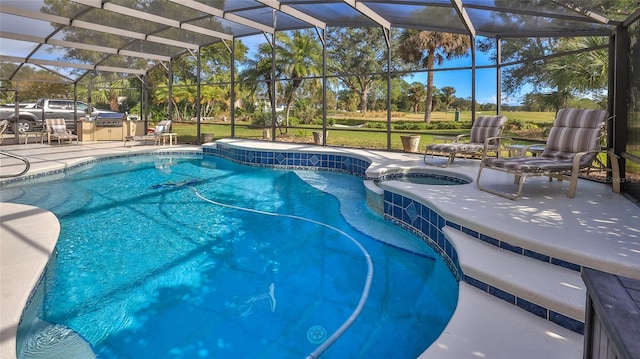 view of pool with an in ground hot tub, a patio, and a lanai