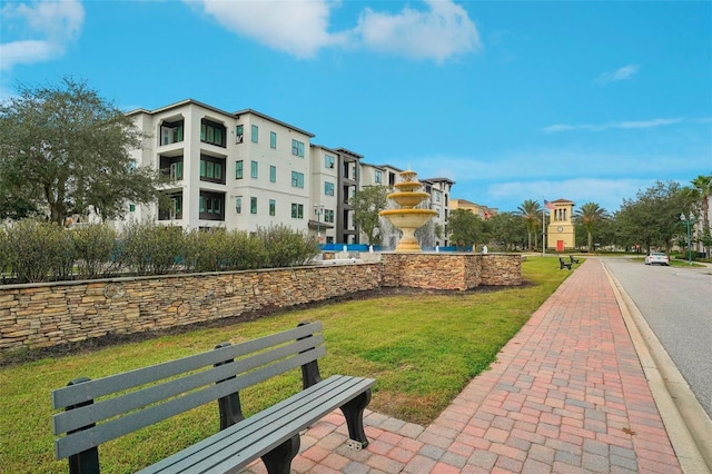 view of property's community featuring a yard