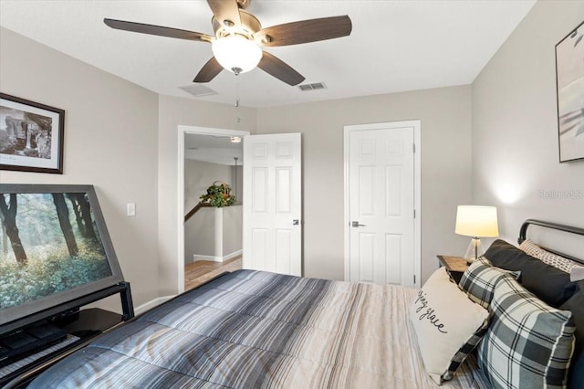 bedroom with ceiling fan