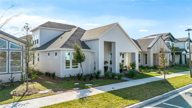 view of front facade with a front yard