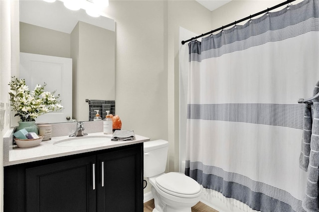 bathroom featuring a shower with curtain, vanity, and toilet