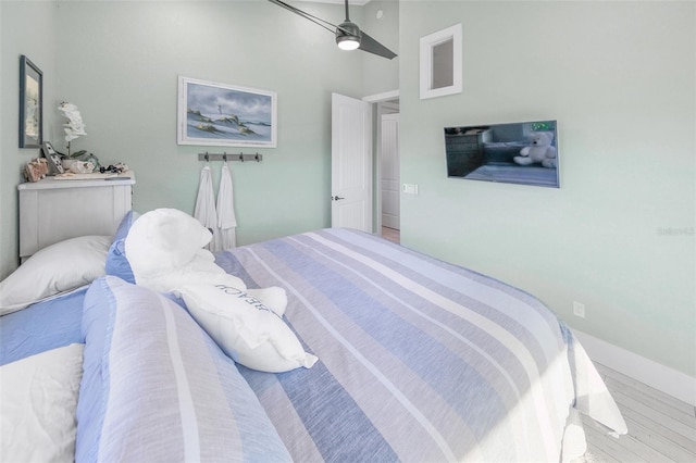 bedroom featuring ceiling fan and carpet